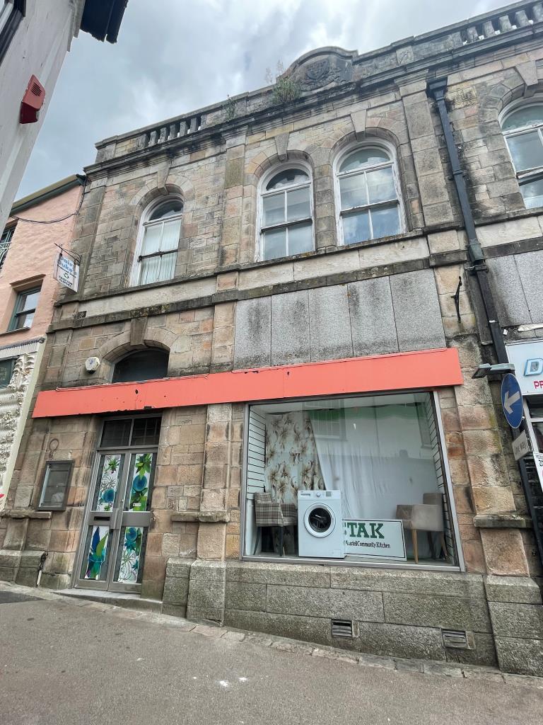 Lot: 49 - LEASEHOLD COMMERCIAL INVESTMENT - External photo of property
